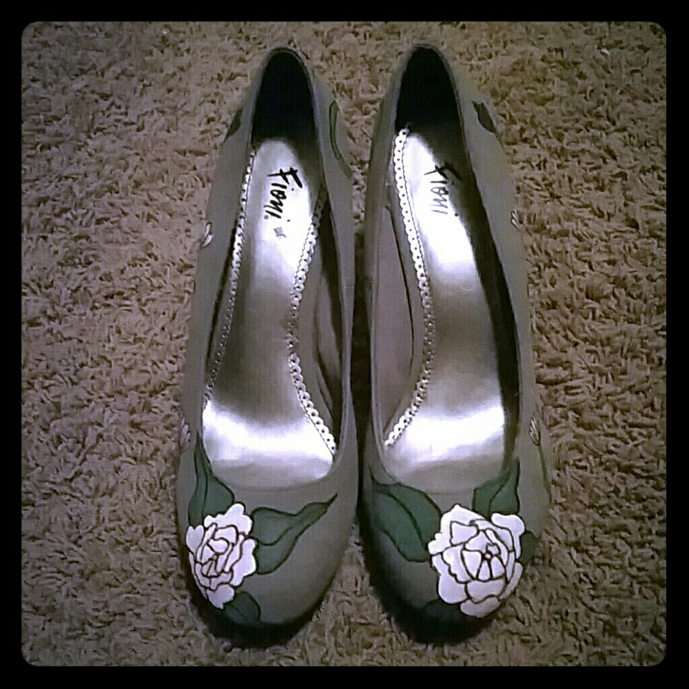 Fioni Gray Floral High Heels
